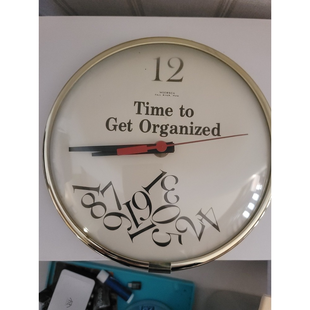 *Retro*‎ Whimsical Clock